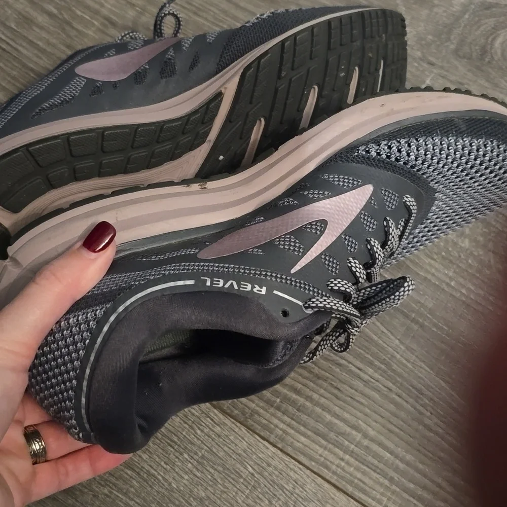 Brooks Revel Women's Charcoal and Blush Athletic Shoes. - Picture 5 of 12